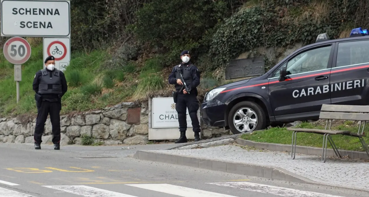 Scena, due ladri arrestati mentre rubano in una casa