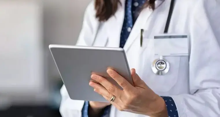 Sorpasso delle donne medico, sono la maggioranza tra gli under 50
