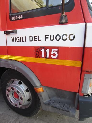 Doppia tromba marina nel Trapanese, danni e feriti