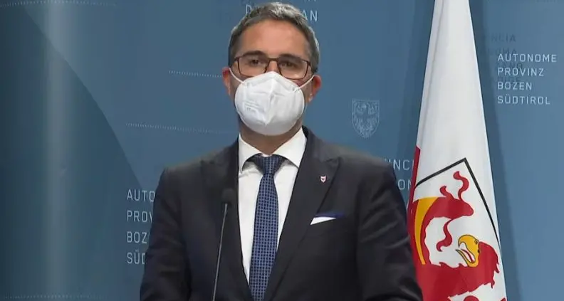 Kompatscher: “Test nelle scuole necessario. Ci sono giovani anche in terapia intensiva”. Seconde case: stop anche in Alto Adige