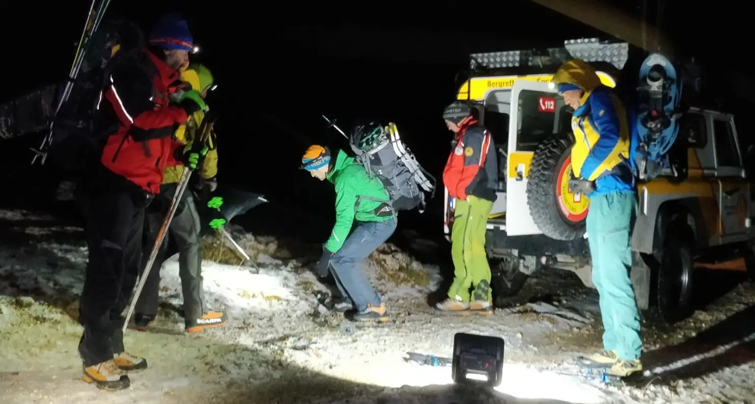 Scompare da casa a Valdaora: trovato morto in un ruscello