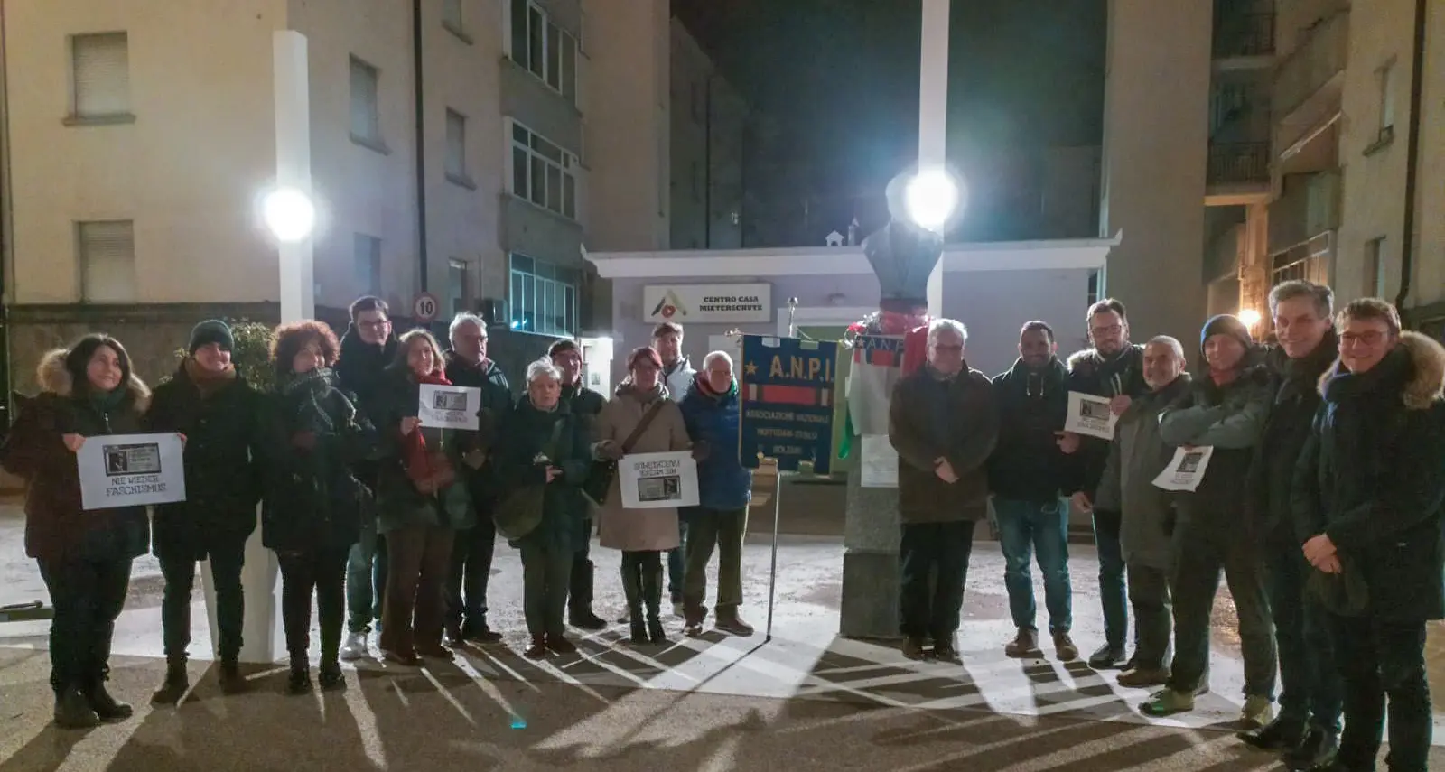 Bolzano, ancora svastiche in piazza Matteotti: l'Anpi annuncia un presidio