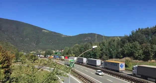 Lavori al ponte Lueg, allarme degli albergatori: «Doppia corsia nei weekend o paesi paralizzati»