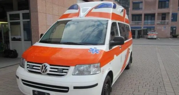 Moto si schianta contro un palo della luce a Nova Ponente, la vittima aveva 17 anni