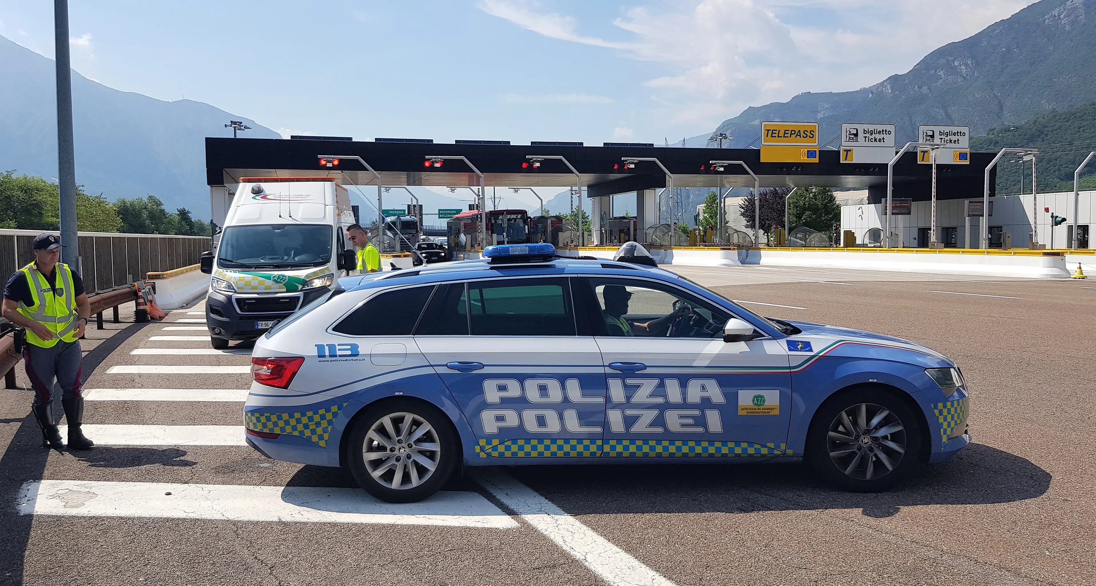 Cercano di far entrare illegalmente un connazionale in Italia, coppia marocchina arrestata alla barriera di Vipiteno