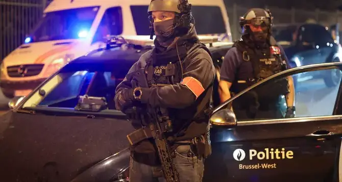 Bruxelles, sospetto attentatore ferito e catturato