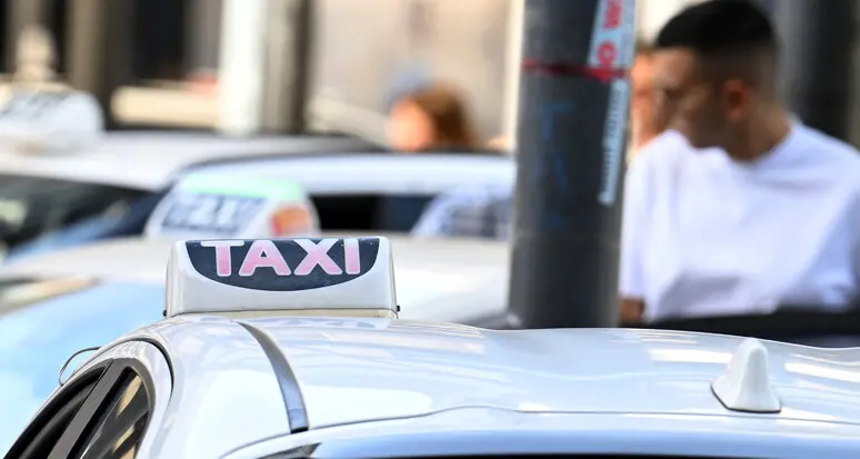 Il taxi rosa di Merano compie 25 anni Zeller: “Garantire sicurezza e libertà di movimento alle donne”