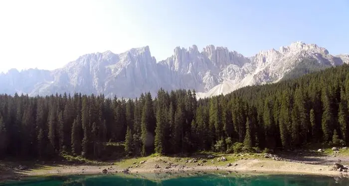 Monitoraggio del turismo al Lago di Carezza e Passo Nigra, Alfreider: “Misure sull'esempio di Braies”