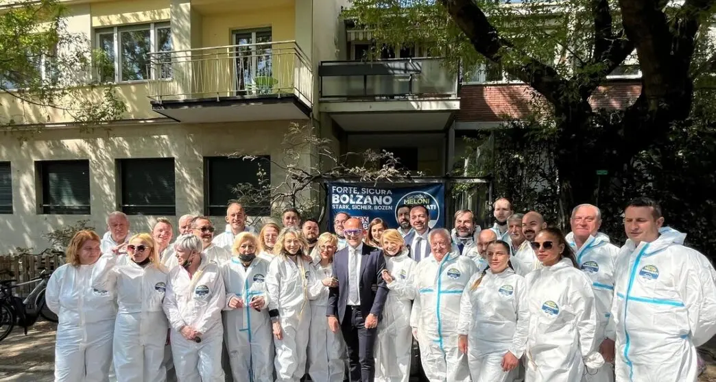 Fratelli d’Italia, presentata a Bolzano la lista per le comunali: passeggiata sul Talvera e “pulizia”