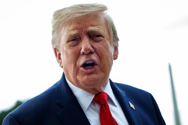 Sondaggio Wsj, 'consenso Trump a 37%, ai minimi dal 1990 per presidente a vigilia midterm'