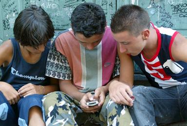 Pediatri, 'in ambulatorio tanti minori dipendenti da social, bene Meloni'