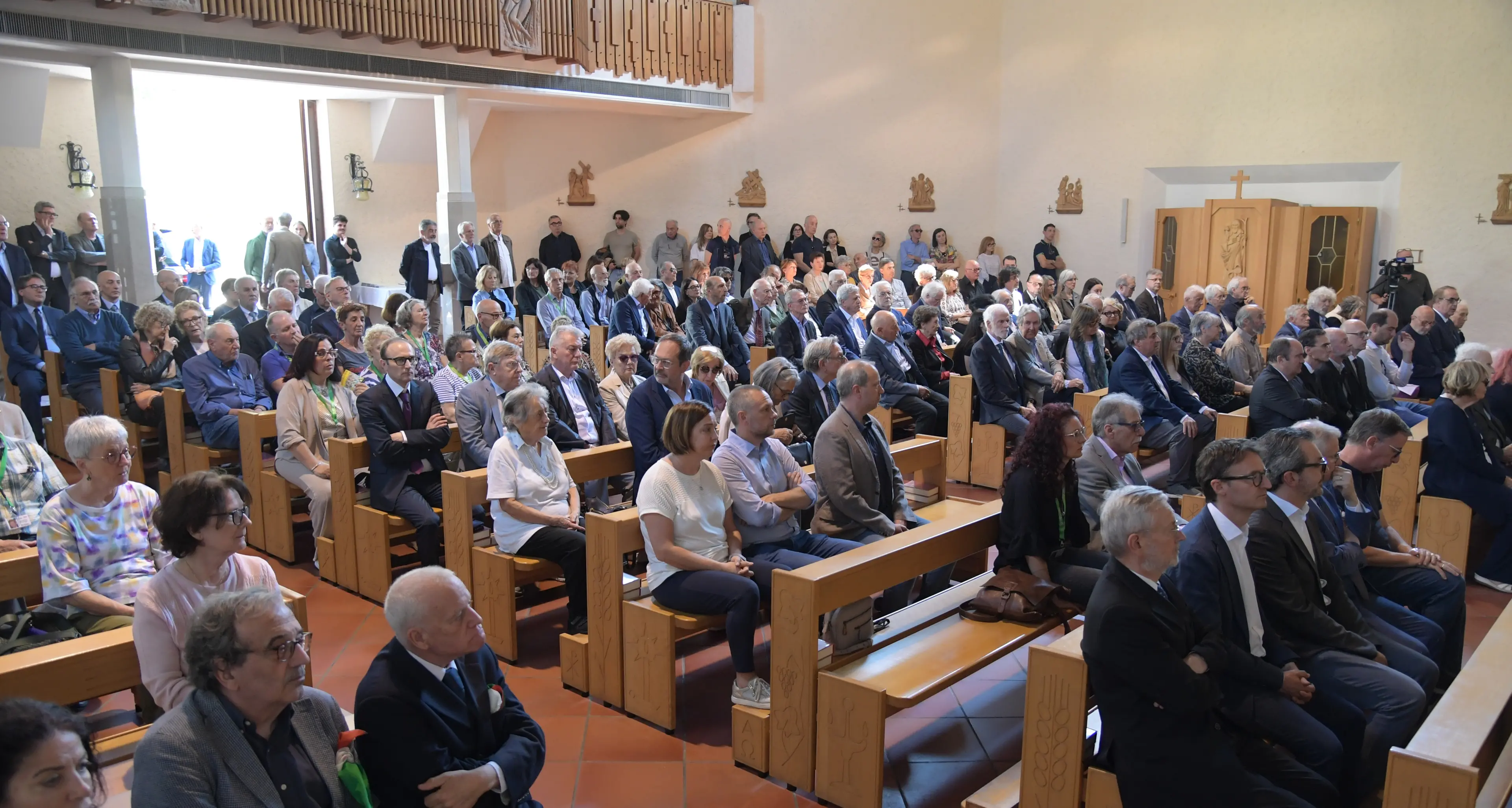 Una chiesa gremita per l’ultimo abbraccio a Orfeo Donatini