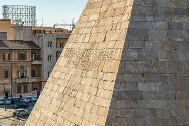 La Piramide Cestia riapre al pubblico con un percorso che coniuga tutela e accessibilità