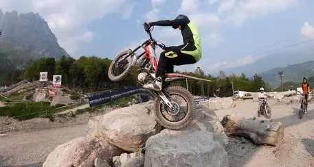 Con le moto da trial sullo Sciliar, il Cai: “Inaccettabile”