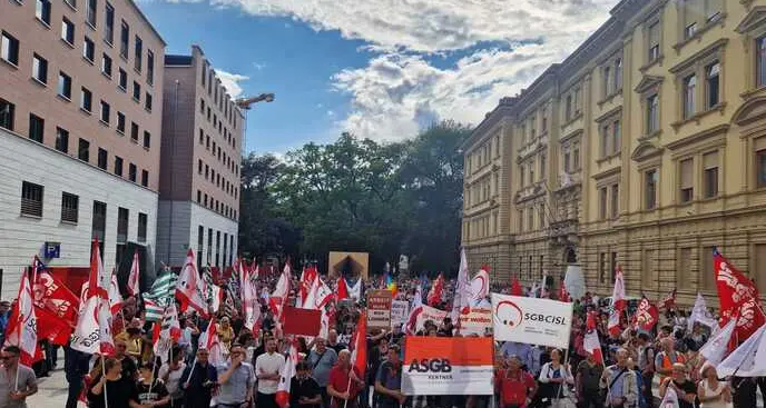 Commercio: annunciato sciopero dei lavoratori del terziario