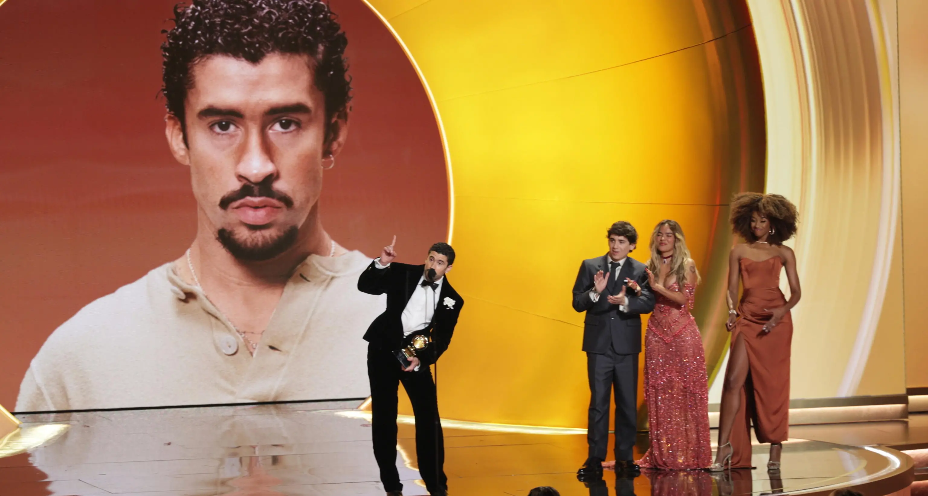 Ai Grammy Bad Bunny contro l'Ice: 'Non siamo animali'