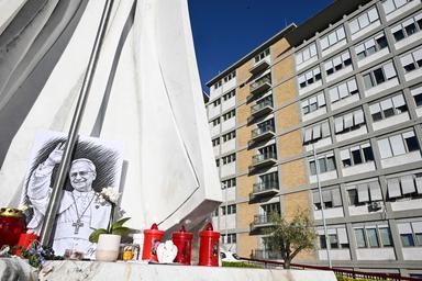 Sala stampa vaticana, 'l'Angelus del Papa ci sarà'
