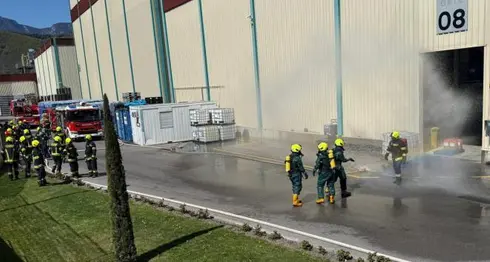 Allarme alla Vog di Laives: un fusto sprigiona vapori chimici