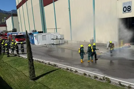 Allarme alla Vog di Laives: un fusto sprigiona vapori chimici