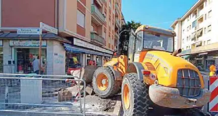 Una estate di cantieri: si investe sulle scuole, notevoli i disagi stradali