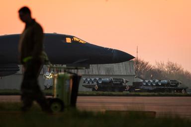 Allarme a base Raf, i 5 arrestati accusati formalmente di terrorismo
