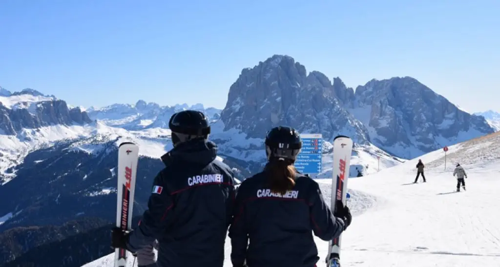 Furto di sci all’Alpe di Siusi, denunciata una coppia di turisti romani
