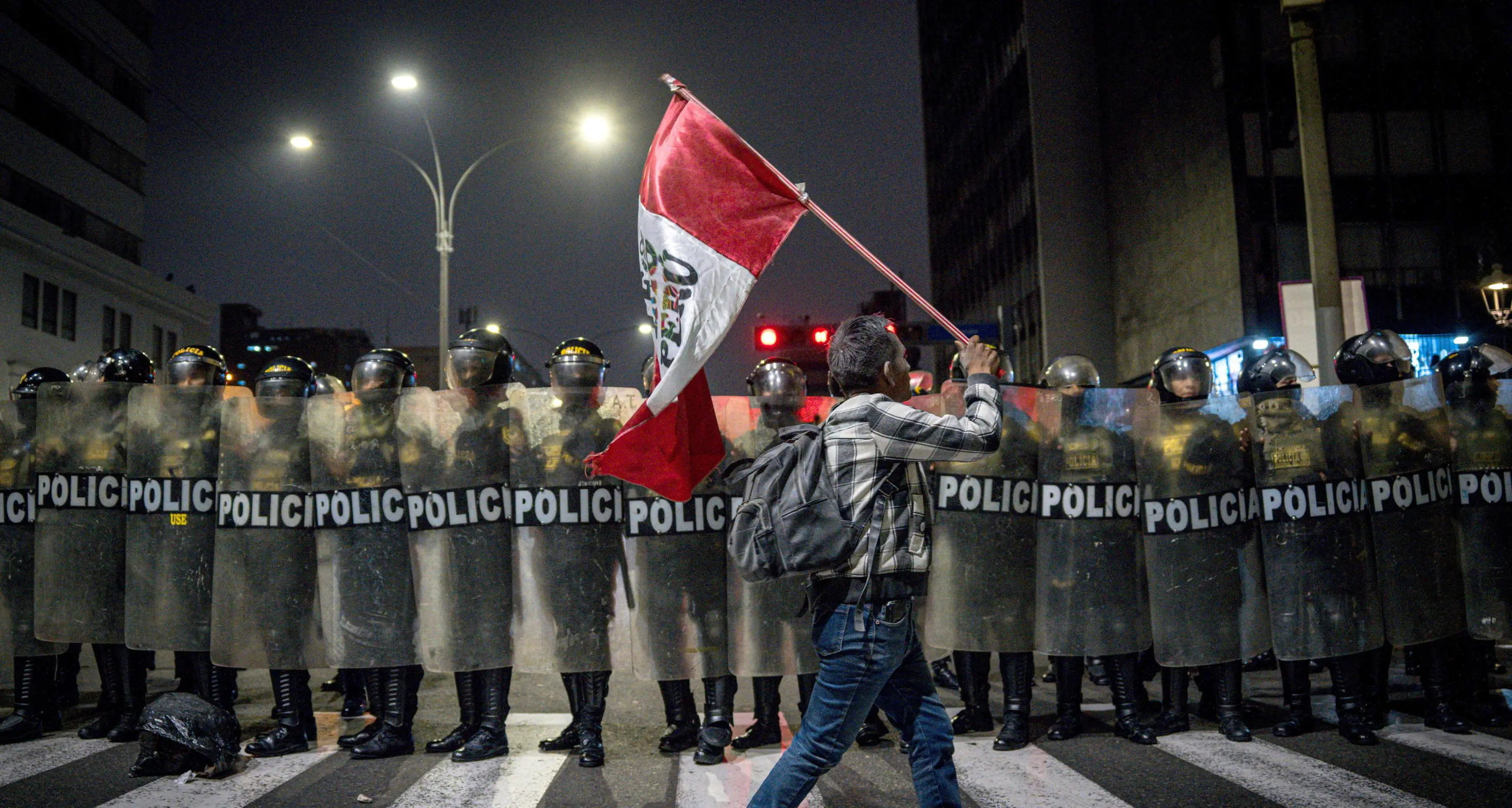 Perù: manifestazione di protesta a Lima, 75 feriti