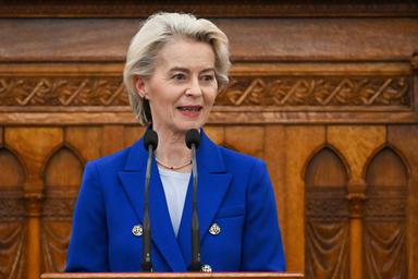 Von der Leyen a Budapest: "Il regresso democratico può essere invertito"
