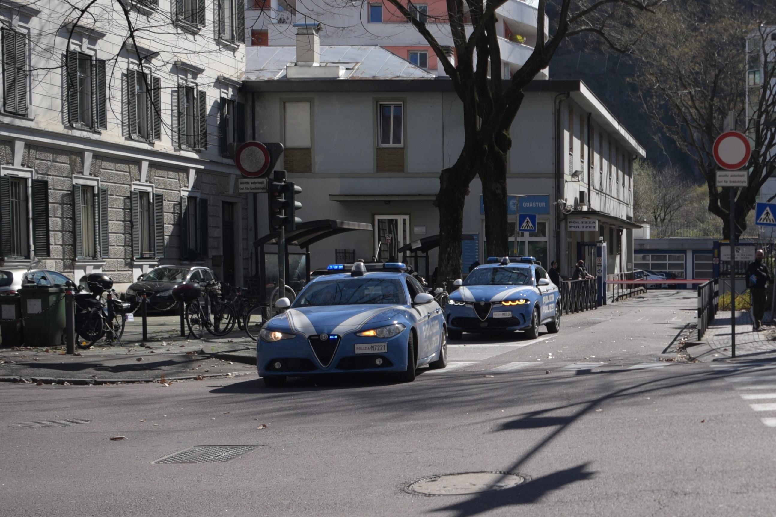 Bolzano, controlli straordinari della Polizia: 180 identificati e 5 denunciati
