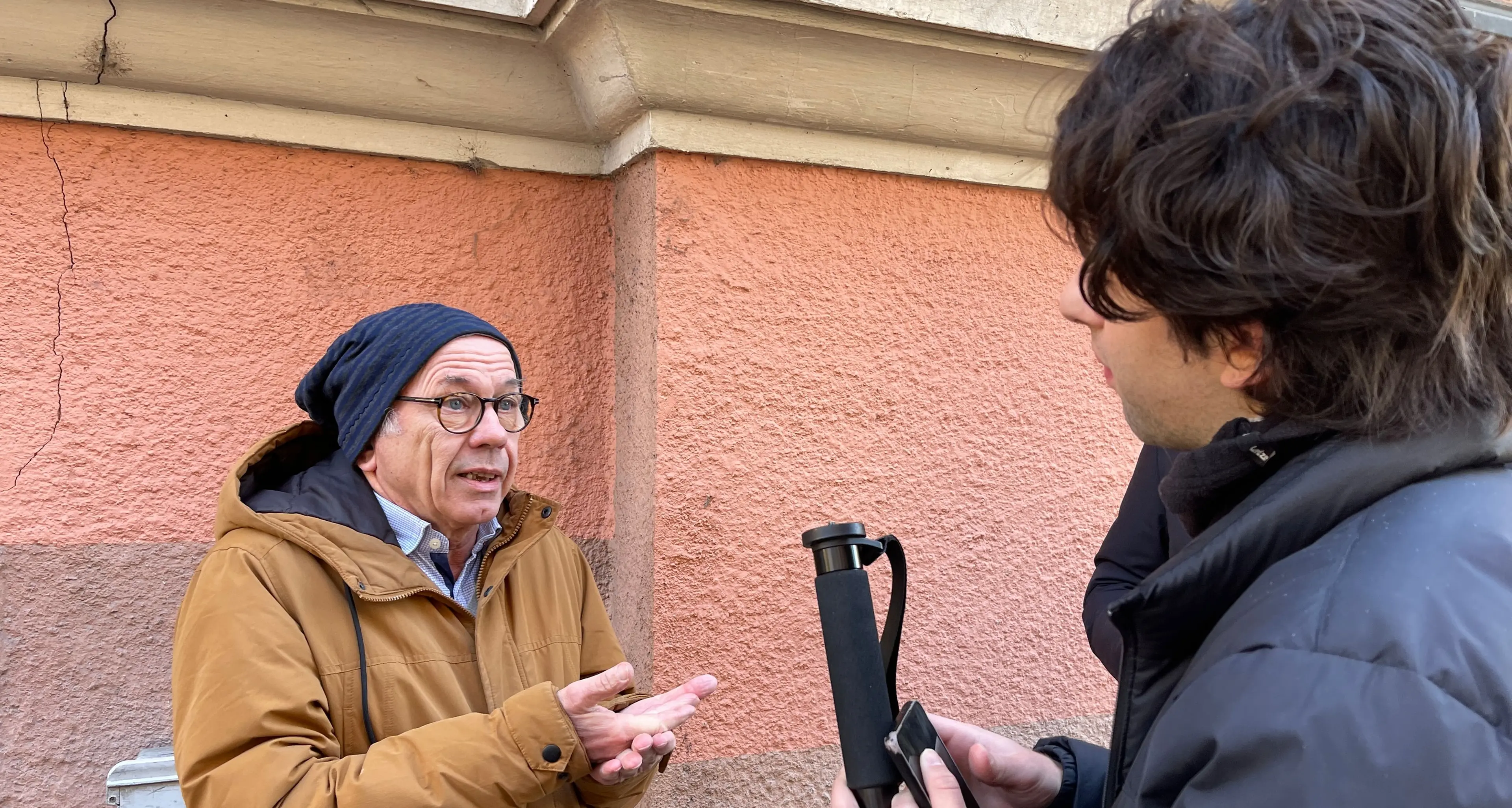 Il marito della donna accoltellata: «Mio genero voleva portare via i bambini»