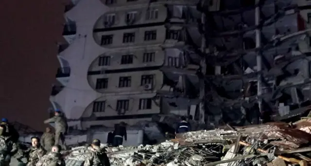 Sisma in Turchia: almeno 95 i morti, vittime anche in Siria