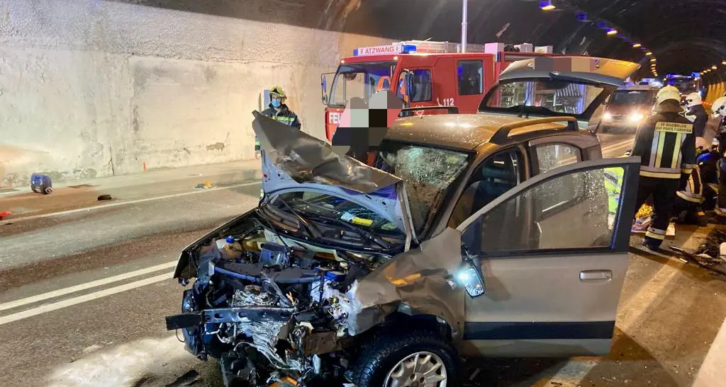 Campodazzo, scontro frontale in galleria: tre feriti gravi