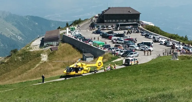 Dolomiti, verso il rifugio Vandelli un uomo di Bolzano recuperato in elicottero