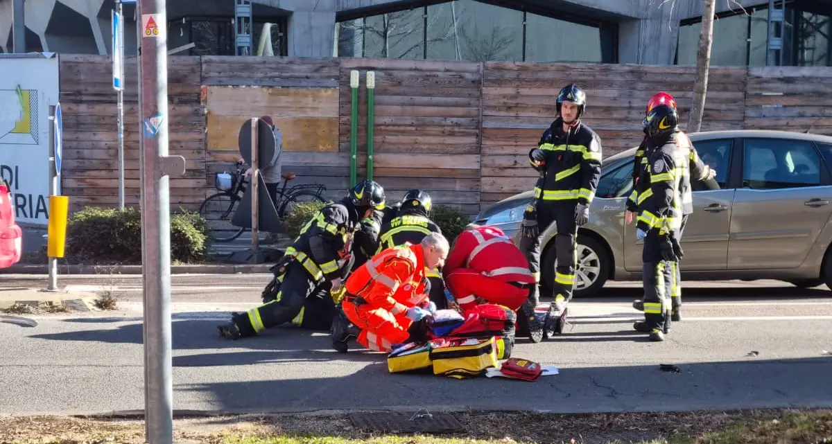 Bolzano: camion investe un pedone in via Volta ferendolo gravemente