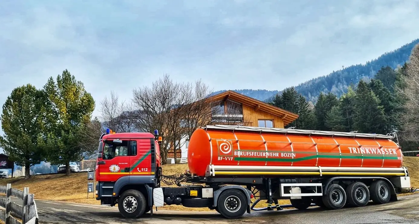 Scarseggia l'acqua potabile a Castelrotto: arrivano i pompieri