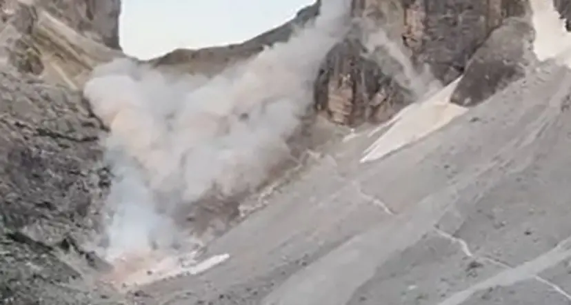 Enorme scarica di sassi a Cima Dodici sulle Dolomiti di Sesto: non ci sono feriti