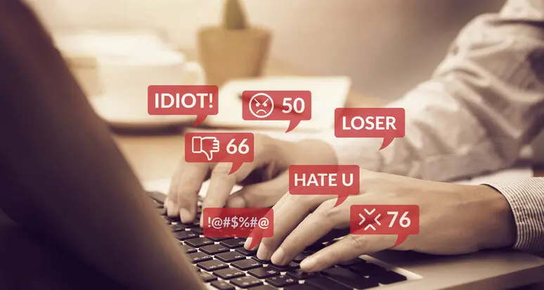 Insulti sul web alla polizia, «leoni da tastiera» denunciati