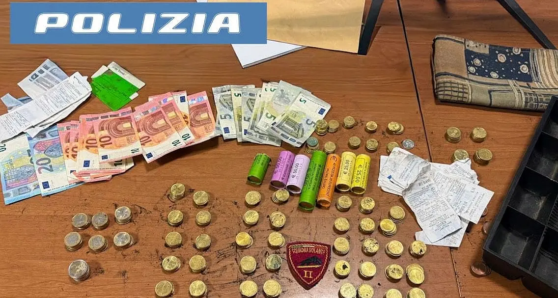 Bolzano, colpo in zona industriale: preso con soldi e merce rubata