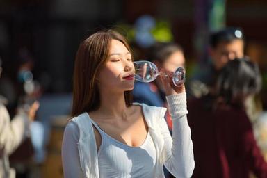 Cina celebra Festa della Luna col rituale brindisi col vino di Osmanto