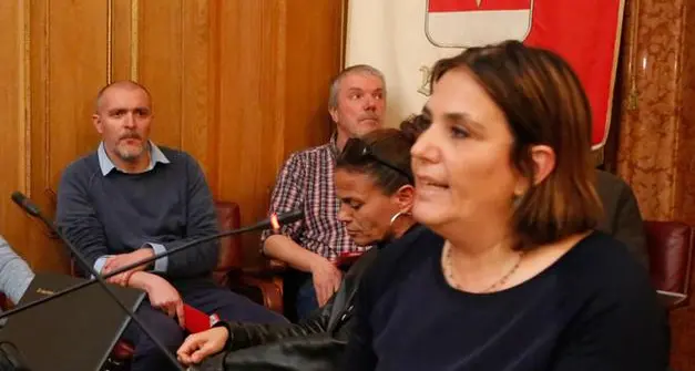 Scontro sulle barriere anti-senzatetto dell’A22, l’assessora Rabini accusa: «Inaccettabile lotta ai poveri»