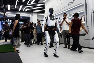 Robot umanoide cinese corre i 100 metri in 8,86 secondi
