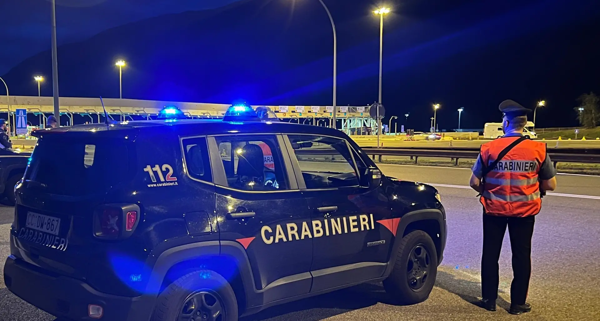 In moto a 140 all’ora contromano: la fuga folle sulla statale finisce contro il il guardrail a Mezzaselva