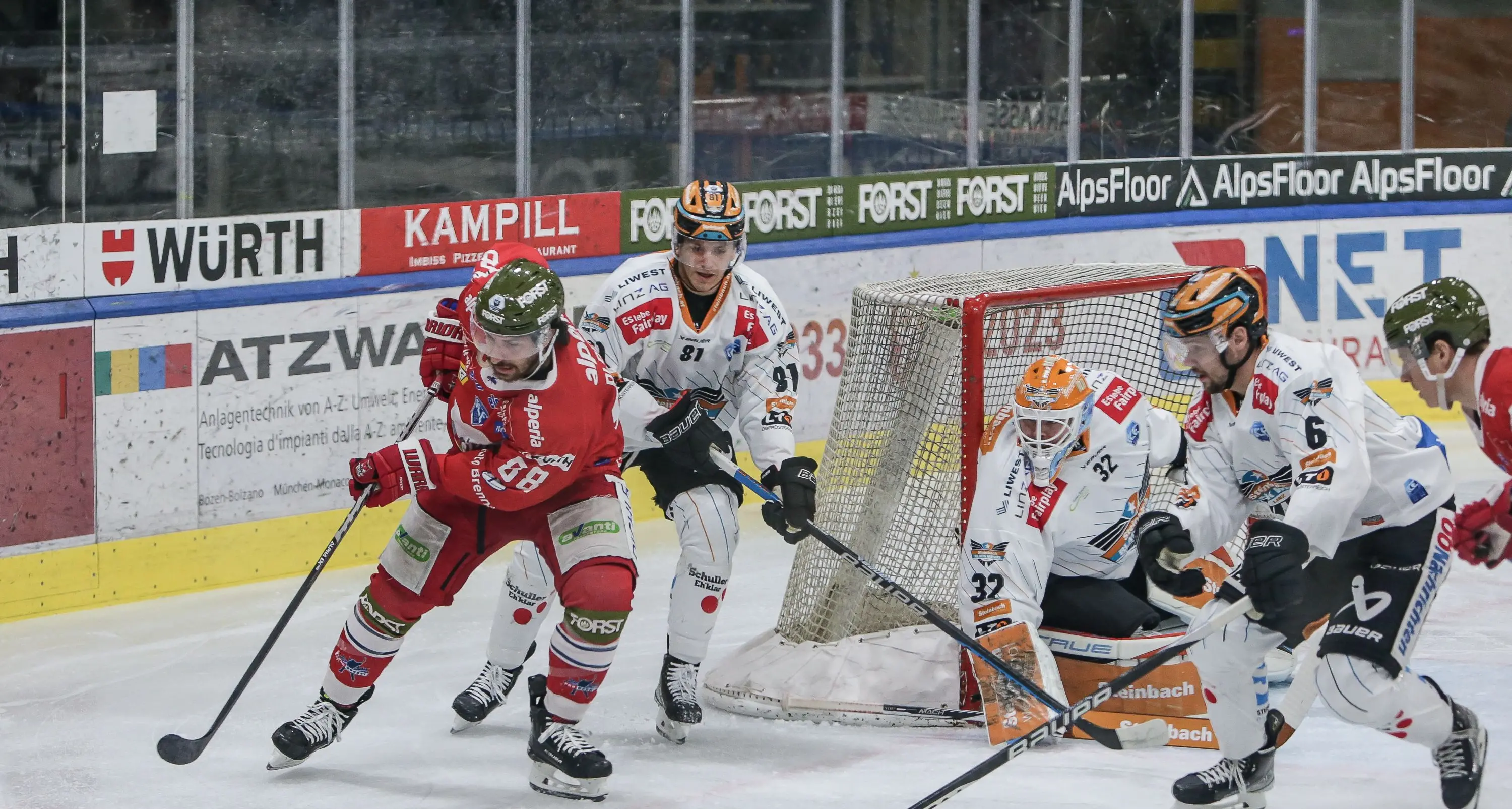 Hockey, i Foxes scivolano sul ghiaccio di casa