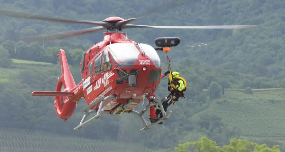 Val Badia, precipita per una ventina di metri mentre scala la montagna: grave un rocciatore
