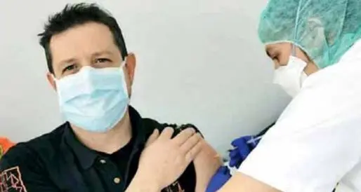 Medici e infermieri in campo per convincere i \"No-Vax\"