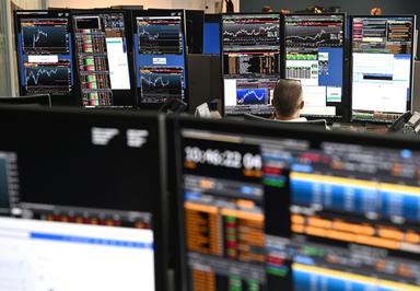 Borsa: l'Europa chiude positiva, Francoforte +0,69%