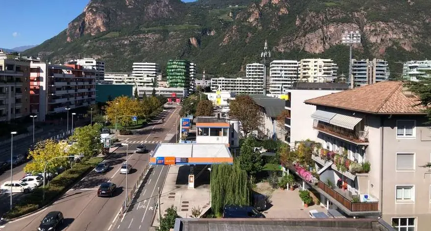 Contrastare il costo degli alloggi, Kompatscher: “Più alloggi per i residenti\", ma anche contributi e recupero degli immobili sfitti