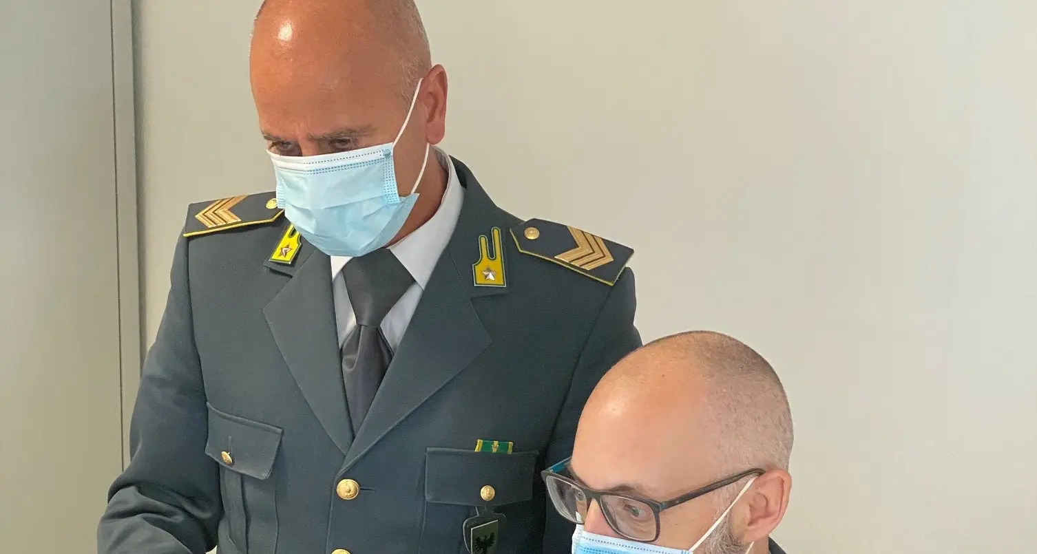 Merano, scoperti 11 lavoratori in nero pagati con carte prepagate