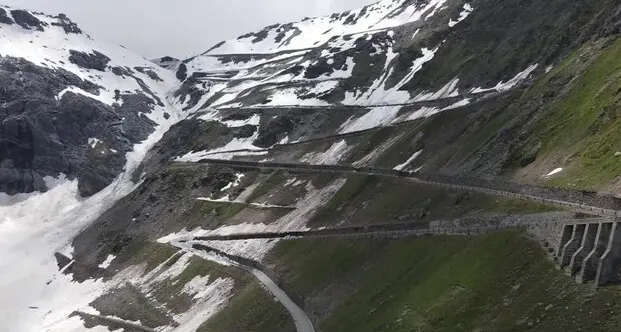Frane in alta Valtellina: chiuso lo Stelvio, rimane aperto solo il valico da Bolzano