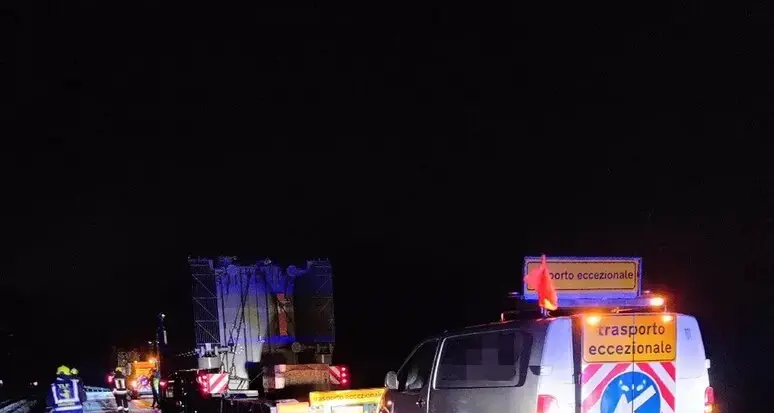 Trasporto eccezionale bloccato dal ghiaccio a San Candido